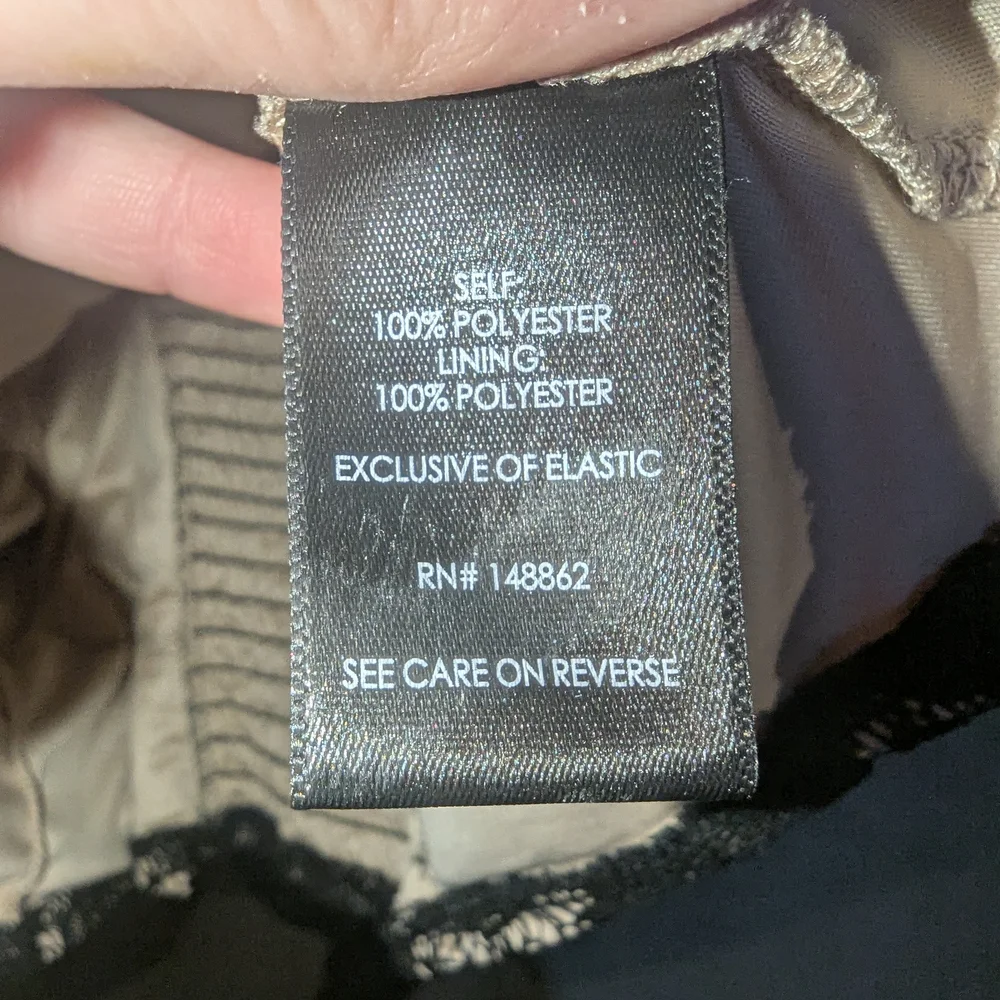 🩶Torrid 2 Black and Tan Lace Detail Top - Picture 5 of 7